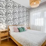Bmga L Incredible 3bdr With Balcony In Center Apartament