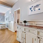 Bmga L Incredible 3bdr With Balcony In Center *