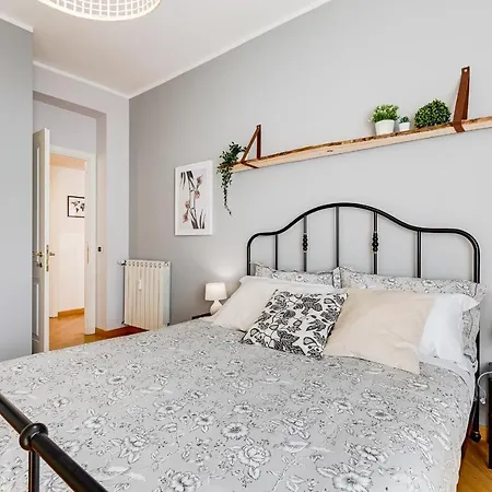 Bmga L Incredible 3bdr With Balcony In Center Apartment