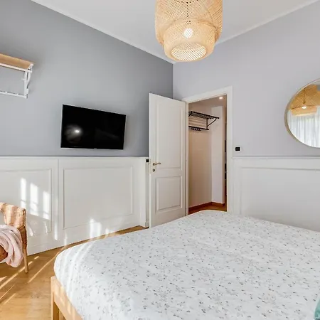 Bmga L Incredible 3bdr With Balcony In Center *