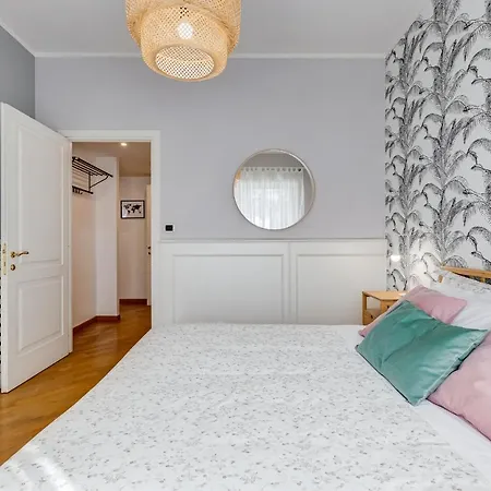Bmga L Incredible 3bdr With Balcony In Center Apartment *